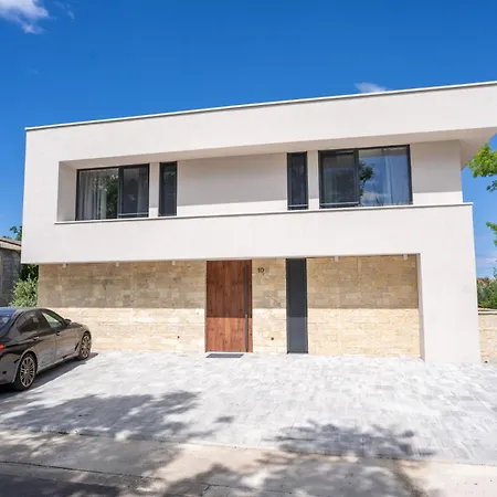 Santa Barbara Villa *