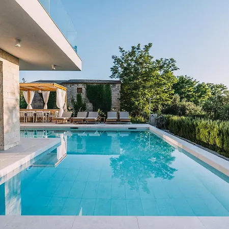 Santa Barbara Villa *